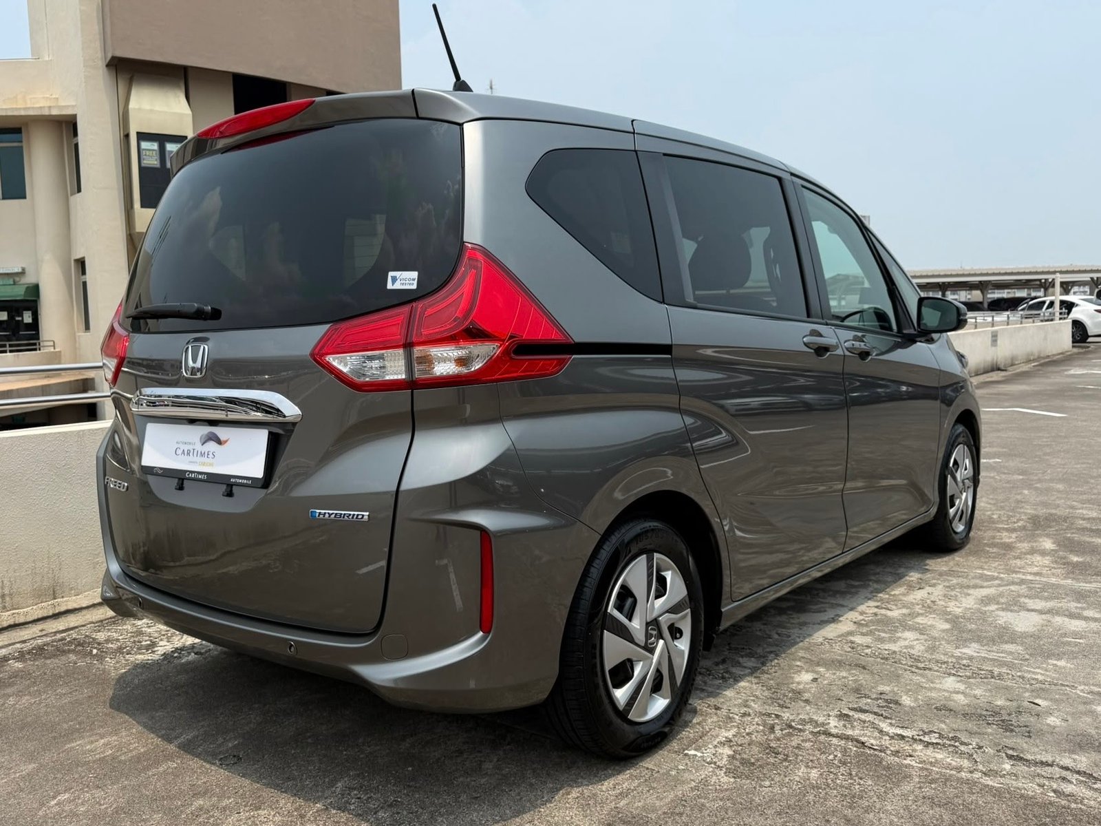 Honda Freed Hybrid 1.5 G photo 2
